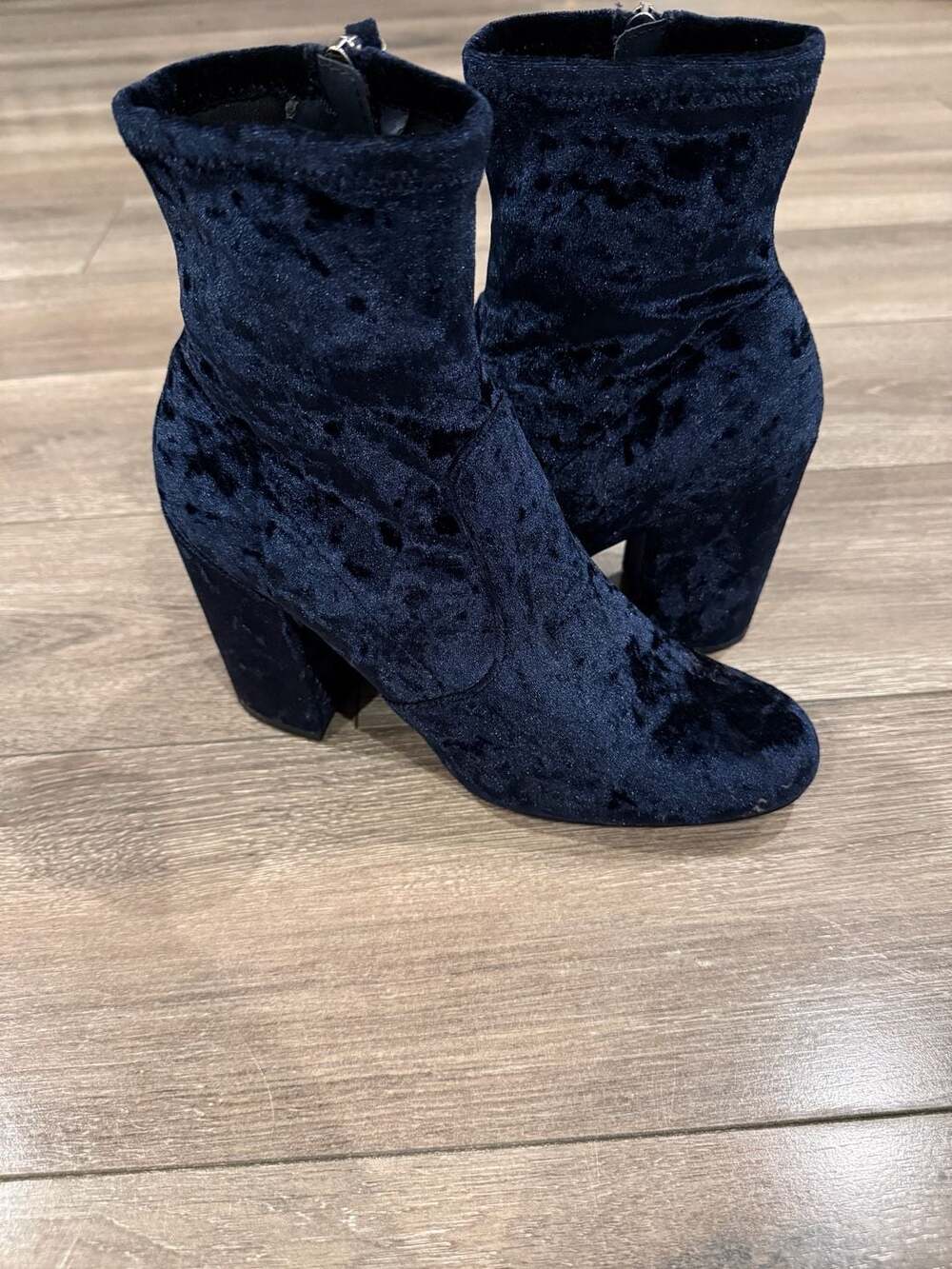 Steve Madden Gaze Ankle Boots Size 9M Navy Crushed Velvet Block Heel